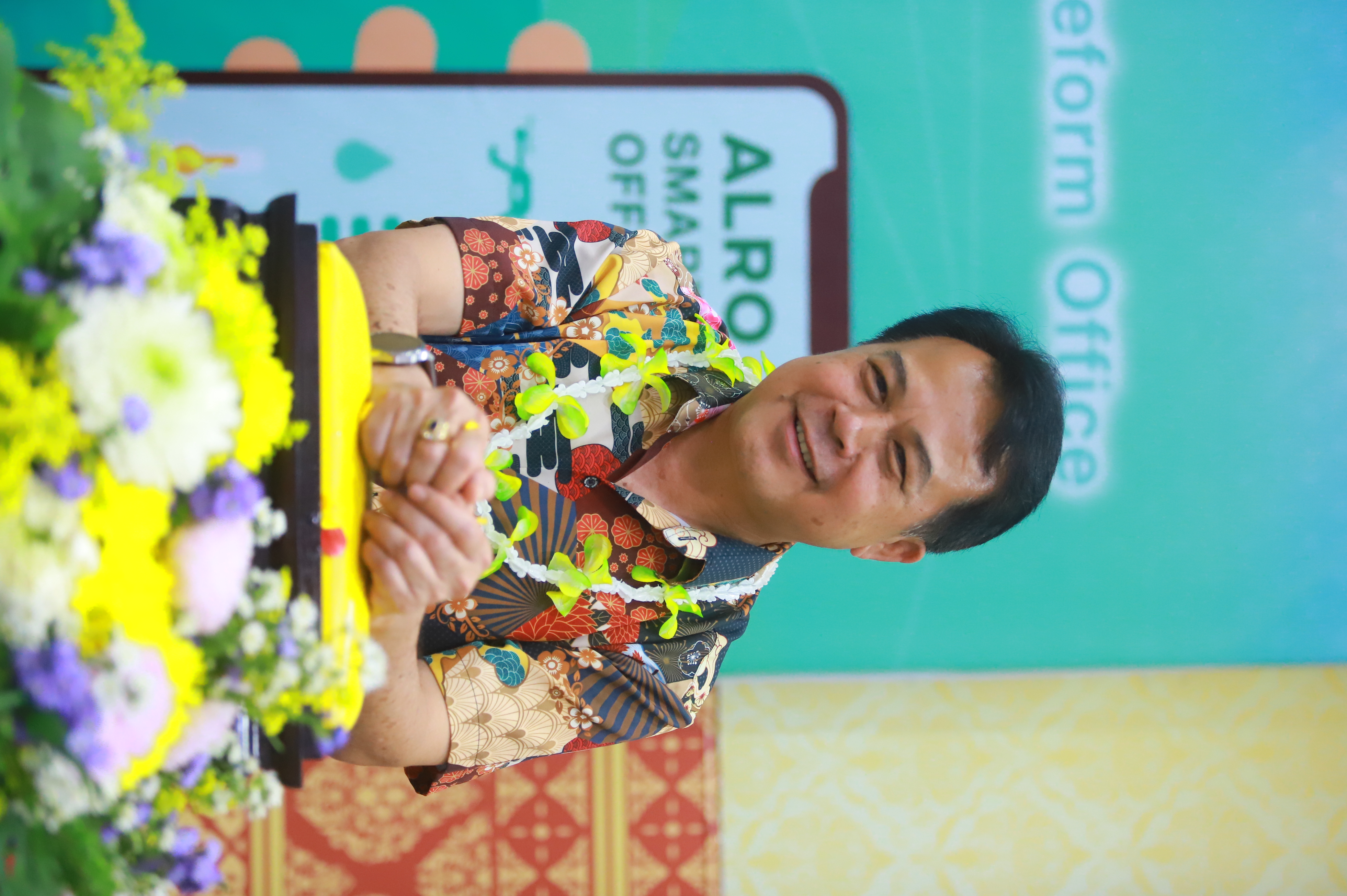 title - ชุ่มฉ่ำ! ชาว ส.ป.ก. ร่วมสรงน้ำพระพุทธรูป และรดน้ำขอพรผู้บริหาร เนื่องในประเพณีวันสงกรานต์ ประจำปี 2569 บรรยากาศเต็มไปด้วยความชื่นมื่นชุ่มฉ่ำ